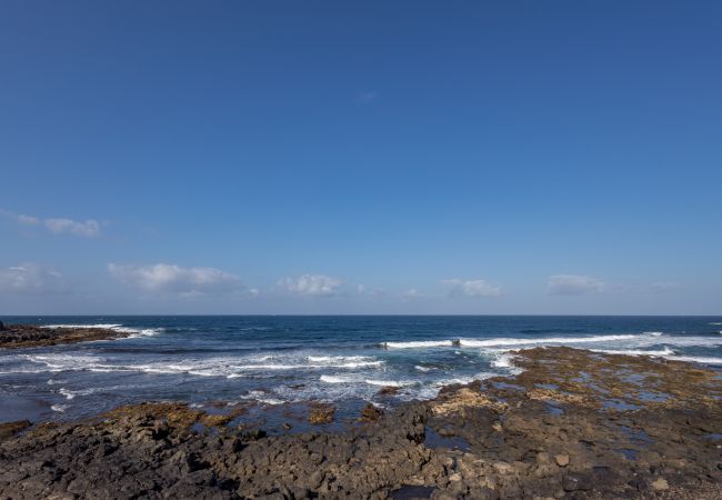 Casa en Telde - Sea Views Private Terrace 2BR House near the Beach Casa en Telde - Sea Views Private Terrace 2BR House near the Beach