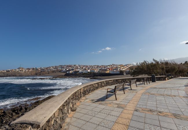 Casa en Telde - Sea Views Private Terrace 2BR House near the Beach Casa en Telde - Sea Views Private Terrace 2BR House near the Beach
