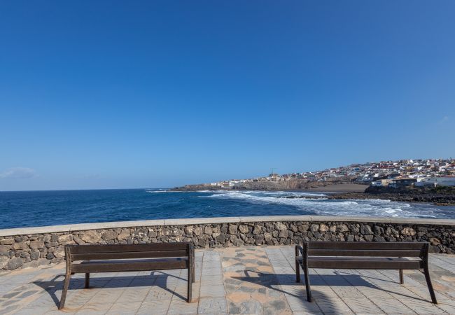 Casa en Telde - Sea Views Private Terrace 2BR House near the Beach Casa en Telde - Sea Views Private Terrace 2BR House near the Beach