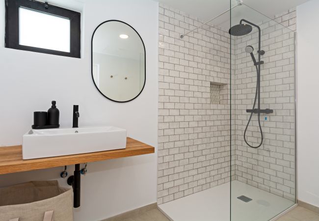 Apartamento en Arrecife - Luxury Beach Views 2BR House - Private Parking Apartamento en Arrecife - Luxury Beach Views 2BR House - Private Parking