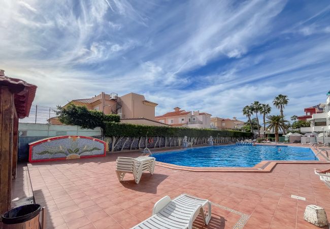 Apartamento en San Bartolomé de Tirajana - Floral Home - Large Private Terrace with Pool Apartamento en San Bartolomé de Tirajana - Floral Home - Large Private Terrace with Pool