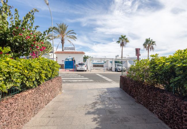 Apartamento en San Bartolomé de Tirajana - Floral Home - Large Private Terrace with Pool Apartamento en San Bartolomé de Tirajana - Floral Home - Large Private Terrace with Pool
