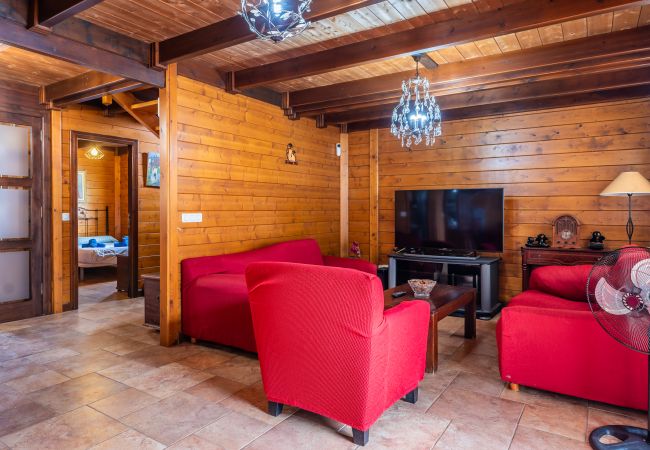 Casa en Candelaria - 4BR Candelaria Wooden House -Pool, Views & Parking Casa en Candelaria - 4BR Candelaria Wooden House -Pool, Views & Parking
