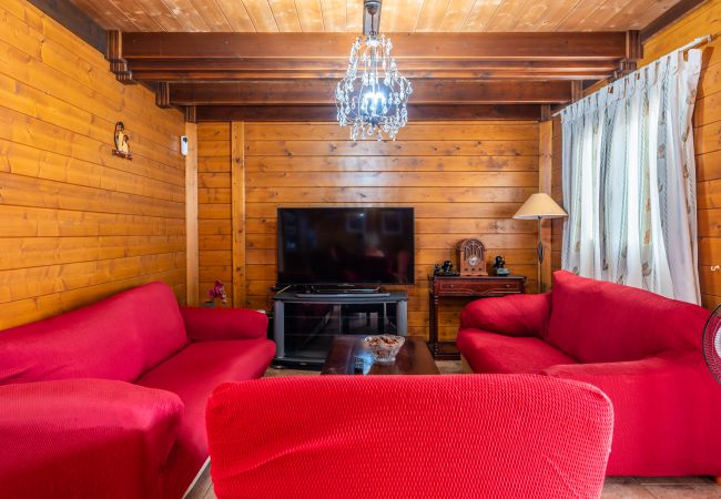 Casa en Candelaria - 4BR Candelaria Wooden House -Pool, Views & Parking Casa en Candelaria - 4BR Candelaria Wooden House -Pool, Views & Parking