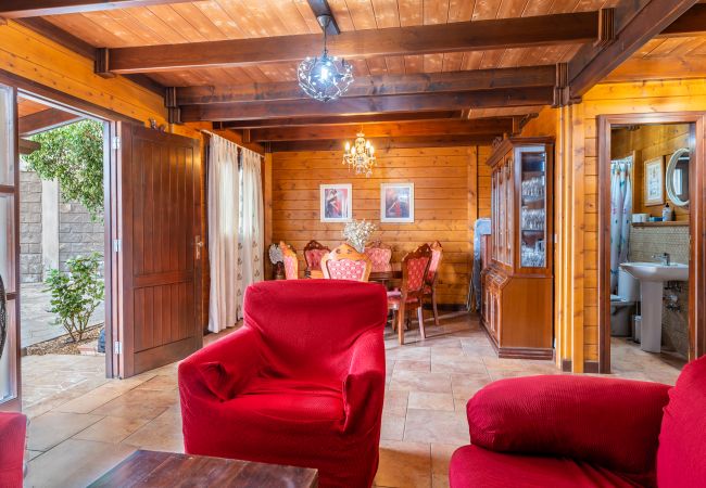 Casa en Candelaria - 4BR Candelaria Wooden House -Pool, Views & Parking Casa en Candelaria - 4BR Candelaria Wooden House -Pool, Views & Parking