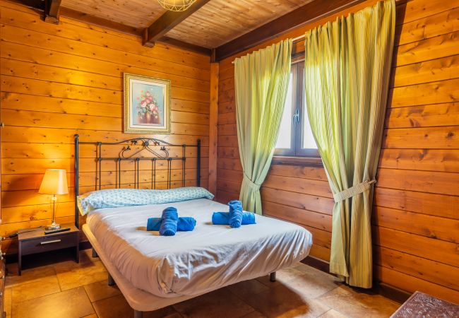 Casa en Candelaria - 4BR Candelaria Wooden House -Pool, Views & Parking Casa en Candelaria - 4BR Candelaria Wooden House -Pool, Views & Parking