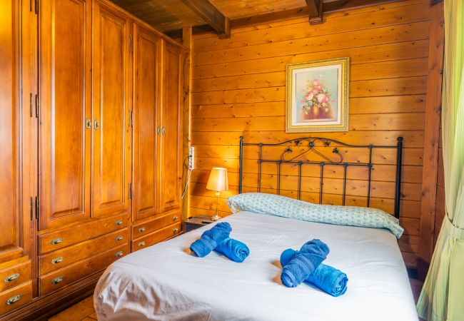 Casa en Candelaria - 4BR Candelaria Wooden House -Pool, Views & Parking Casa en Candelaria - 4BR Candelaria Wooden House -Pool, Views & Parking