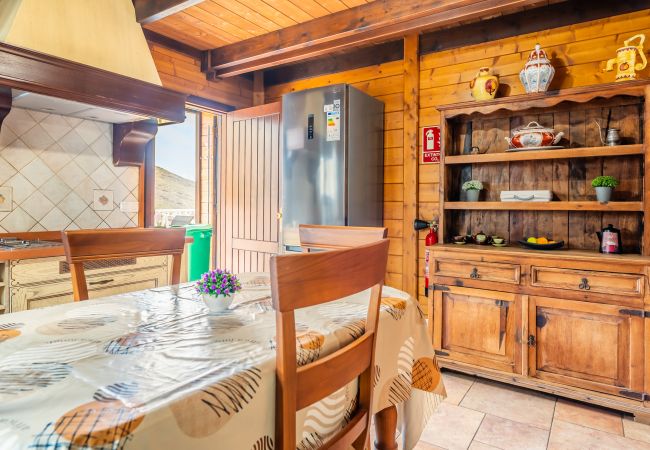 Casa en Candelaria - 4BR Candelaria Wooden House -Pool, Views & Parking Casa en Candelaria - 4BR Candelaria Wooden House -Pool, Views & Parking