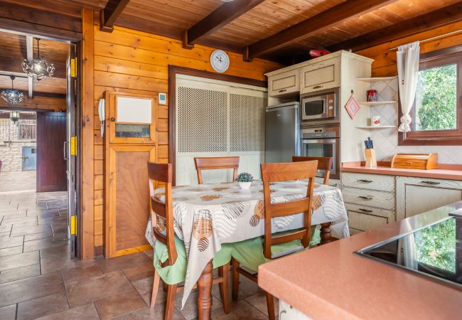 Casa en Candelaria - 4BR Candelaria Wooden House -Pool, Views & Parking Casa en Candelaria - 4BR Candelaria Wooden House -Pool, Views & Parking