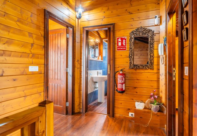 Casa en Candelaria - 4BR Candelaria Wooden House -Pool, Views & Parking Casa en Candelaria - 4BR Candelaria Wooden House -Pool, Views & Parking