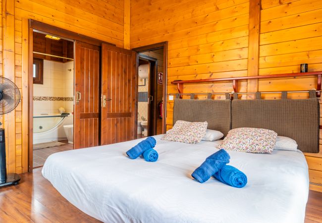 Casa en Candelaria - 4BR Candelaria Wooden House -Pool, Views & Parking Casa en Candelaria - 4BR Candelaria Wooden House -Pool, Views & Parking