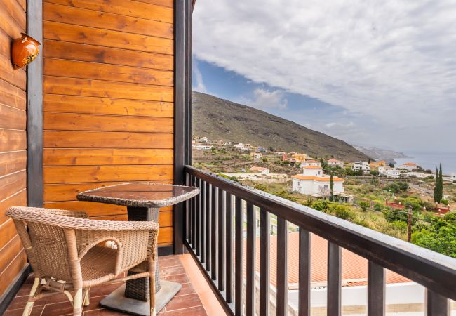 Casa en Candelaria - 4BR Candelaria Wooden House -Pool, Views & Parking Casa en Candelaria - 4BR Candelaria Wooden House -Pool, Views & Parking