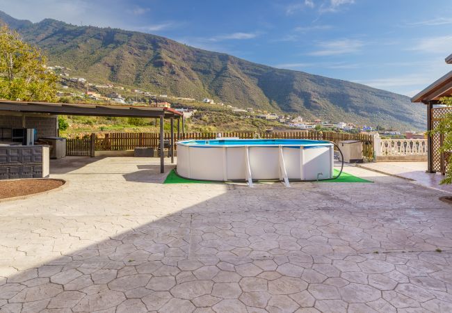 Casa en Candelaria - 4BR Candelaria Wooden House -Pool, Views & Parking Casa en Candelaria - 4BR Candelaria Wooden House -Pool, Views & Parking