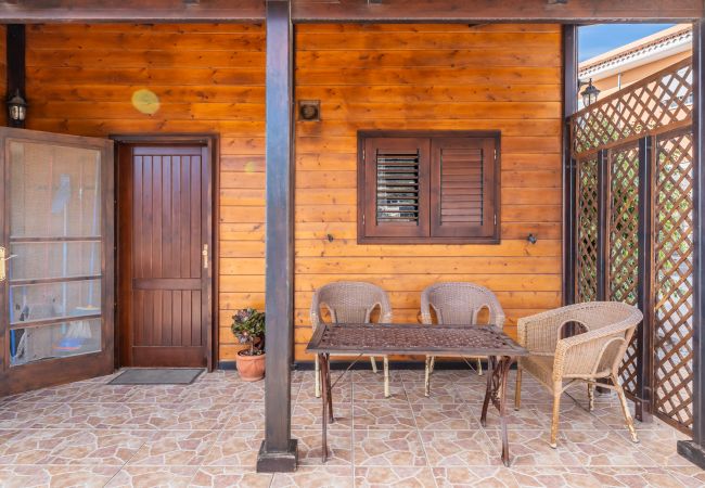 Casa en Candelaria - 4BR Candelaria Wooden House -Pool, Views & Parking Casa en Candelaria - 4BR Candelaria Wooden House -Pool, Views & Parking