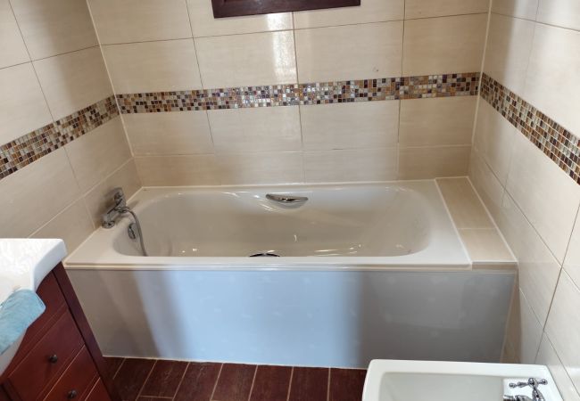 Casa en Candelaria - 4BR Candelaria Wooden House -Pool, Views & Parking Casa en Candelaria - 4BR Candelaria Wooden House -Pool, Views & Parking
