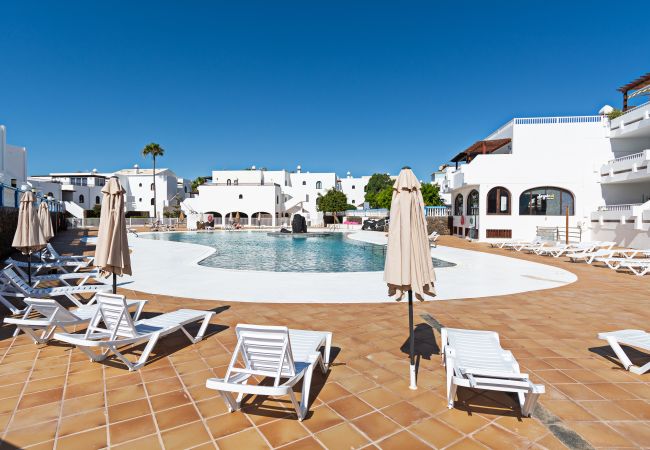 Apartamento en Costa Teguise - Palmeras Apt - Pool & Terrace - next to Beach Apartamento en Costa Teguise - Palmeras Apt - Pool & Terrace - next to Beach