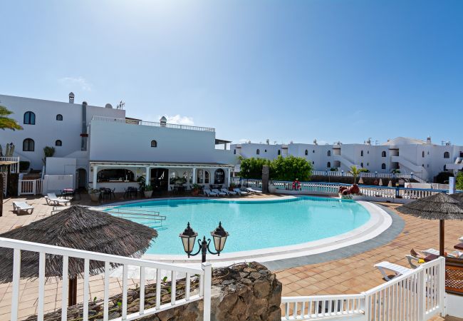 Apartamento en Costa Teguise - Palmeras Apt - Pool & Terrace - next to Beach Apartamento en Costa Teguise - Palmeras Apt - Pool & Terrace - next to Beach