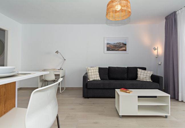 Apartamento en Costa Teguise - Palmeras Apt - Pool & Terrace - next to Beach Apartamento en Costa Teguise - Palmeras Apt - Pool & Terrace - next to Beach