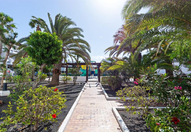Apartamento en Costa Teguise - Palmeras Apt - Pool & Terrace - next to Beach Apartamento en Costa Teguise - Palmeras Apt - Pool & Terrace - next to Beach