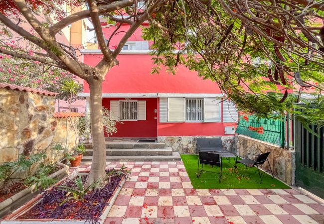 Casa en Las Palmas de Gran Canaria - The Red House - 3BR with Private Terrace Casa en Las Palmas de Gran Canaria - The Red House - 3BR with Private Terrace