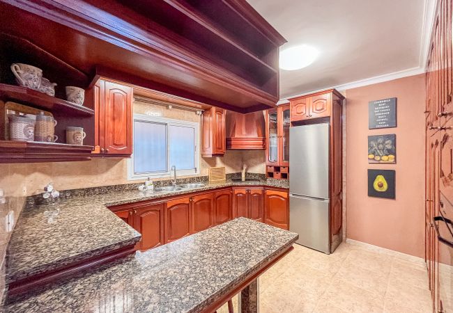 Casa en Las Palmas de Gran Canaria - The Red House - 3BR with Private Terrace Casa en Las Palmas de Gran Canaria - The Red House - 3BR with Private Terrace