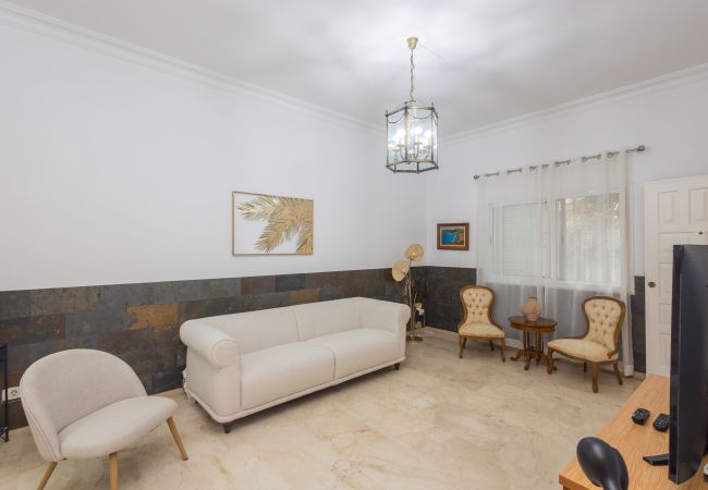 Casa en Las Palmas de Gran Canaria - The Red House - 3BR with Private Terrace Casa en Las Palmas de Gran Canaria - The Red House - 3BR with Private Terrace