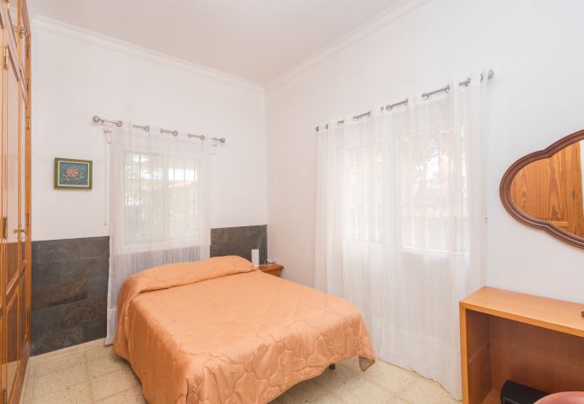 Casa en Las Palmas de Gran Canaria - The Red House - 3BR with Private Terrace Casa en Las Palmas de Gran Canaria - The Red House - 3BR with Private Terrace