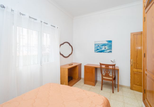 Casa en Las Palmas de Gran Canaria - The Red House - 3BR with Private Terrace Casa en Las Palmas de Gran Canaria - The Red House - 3BR with Private Terrace