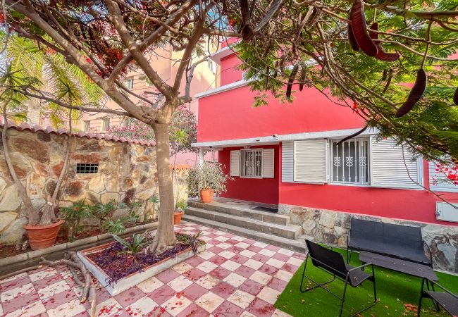 Casa en Las Palmas de Gran Canaria - The Red House - 3BR with Private Terrace Casa en Las Palmas de Gran Canaria - The Red House - 3BR with Private Terrace