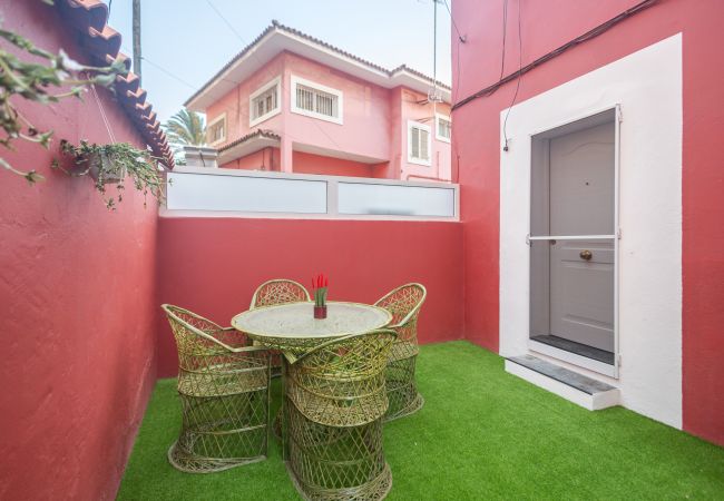 Casa en Las Palmas de Gran Canaria - The Red House - 3BR with Private Terrace Casa en Las Palmas de Gran Canaria - The Red House - 3BR with Private Terrace