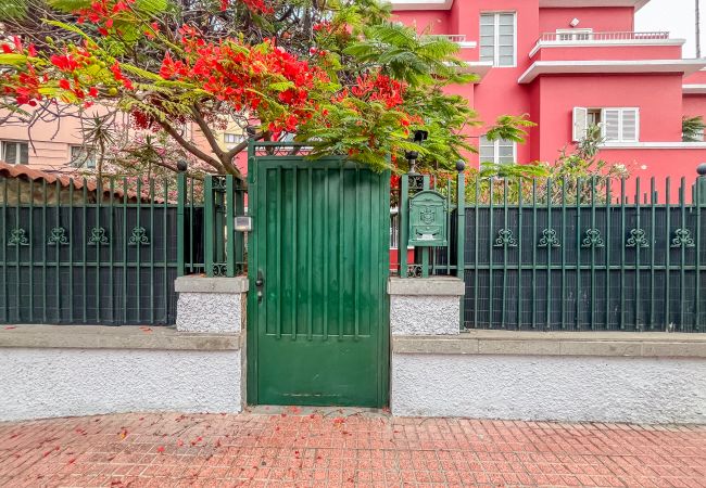 Casa en Las Palmas de Gran Canaria - The Red House - 3BR with Private Terrace Casa en Las Palmas de Gran Canaria - The Red House - 3BR with Private Terrace