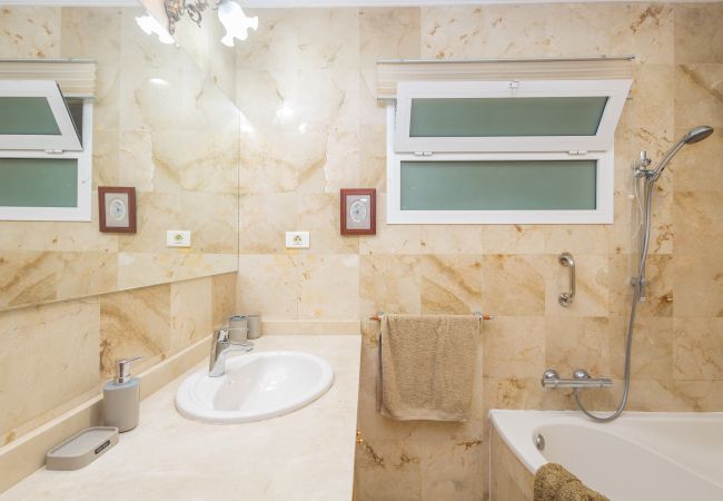 Casa en Las Palmas de Gran Canaria - The Red House - 3BR with Private Terrace Casa en Las Palmas de Gran Canaria - The Red House - 3BR with Private Terrace