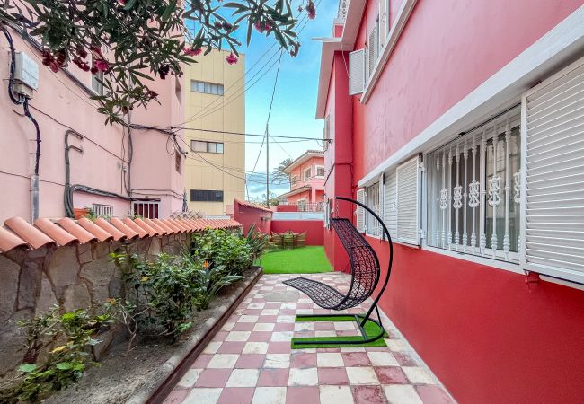 Casa en Las Palmas de Gran Canaria - The Red House - 3BR with Private Terrace Casa en Las Palmas de Gran Canaria - The Red House - 3BR with Private Terrace