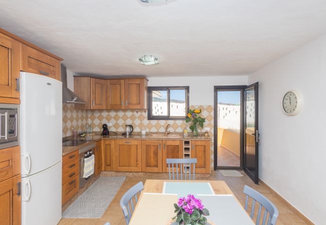 Casa en Moya - Moya Rooftop House - 3BR Casa en Moya - Moya Rooftop House - 3BR