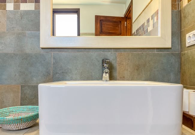 Casa en Moya - Moya Rooftop House - 3BR Casa en Moya - Moya Rooftop House - 3BR