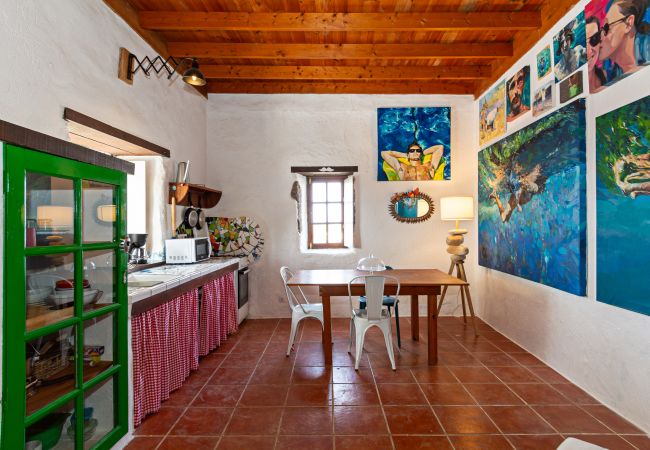 Casa en Las Breñas - Bohemian Art House - 2BR in Yaiza & Garden Casa en Las Breñas - Bohemian Art House - 2BR in Yaiza & Garden