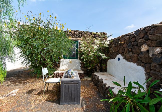 Casa en Las Breñas - Bohemian Art House - 2BR in Yaiza & Garden Casa en Las Breñas - Bohemian Art House - 2BR in Yaiza & Garden