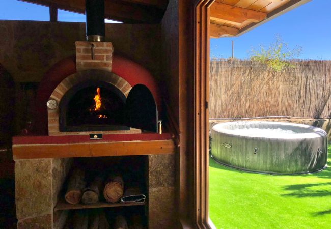 Casa en Santa María de Guía - 6BR Fire House Sanctuary-Terrace & Barbacue