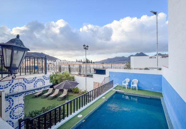 Chalet en San Nicolas de Tolentino - 5BR Los Llanos Chalet - Pool & Garden