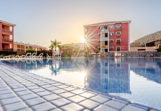Apartamento en Arona - El Mocan Deluxe House - Padel, Pool & Terrace Apartamento en Arona - El Mocan Deluxe House - Padel, Pool & Terrace
