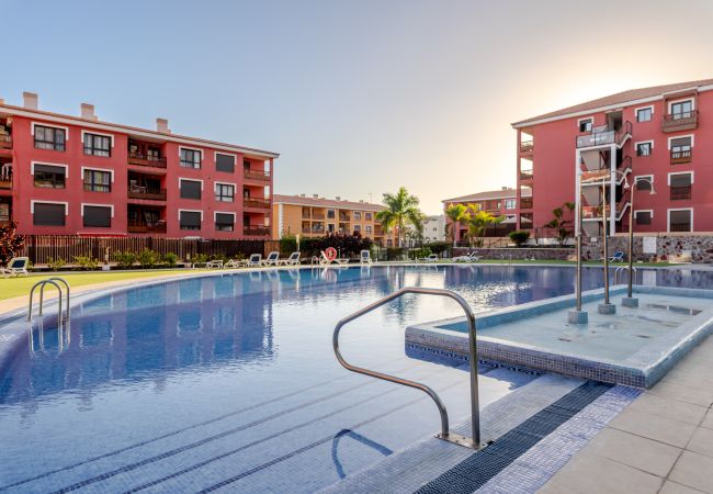 Apartamento en Arona - El Mocan Deluxe House - Padel, Pool & Terrace Apartamento en Arona - El Mocan Deluxe House - Padel, Pool & Terrace