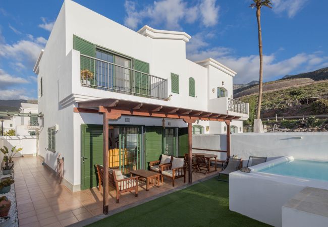Casa en Agaete - 3BR Color & Salt Notes House-Pool & Garden