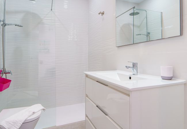 Apartamento en Arona - 2BR Azahara Dream - Pool & Seaviews Apartamento en Arona - 2BR Azahara Dream - Pool & Seaviews