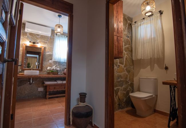 Casa en Santa María de Guía - 6BR Fire House Sanctuary-Terrace & Barbacue Casa en Santa María de Guía - 6BR Fire House Sanctuary-Terrace & Barbacue