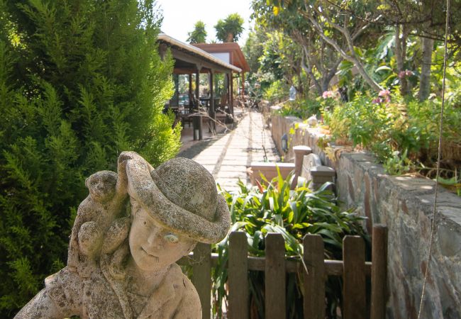 Casa en Santa María de Guía - 6BR Fire House Sanctuary-Terrace & Barbacue Casa en Santa María de Guía - 6BR Fire House Sanctuary-Terrace & Barbacue