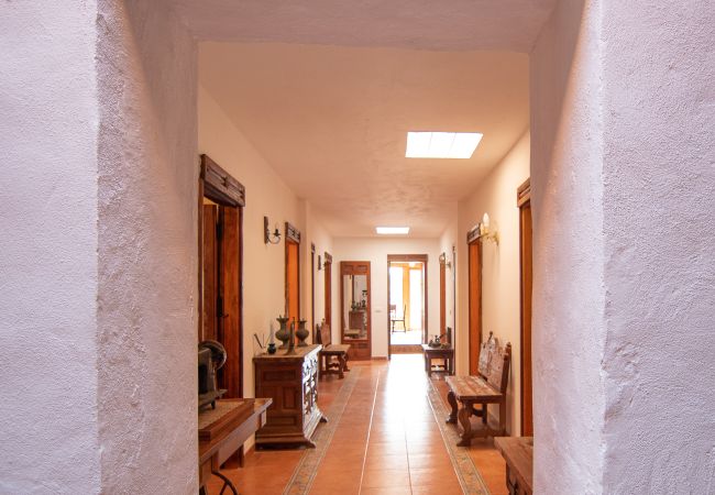 Casa en Santa María de Guía - 6BR Fire House Sanctuary-Terrace & Barbacue Casa en Santa María de Guía - 6BR Fire House Sanctuary-Terrace & Barbacue