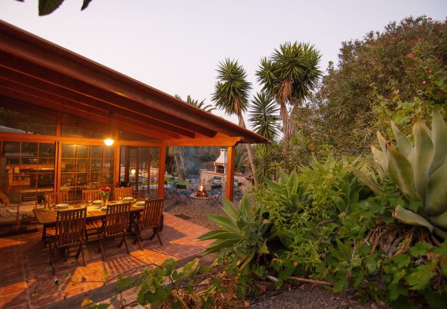 Casa en Santa María de Guía - 6BR Fire House Sanctuary-Terrace & Barbacue Casa en Santa María de Guía - 6BR Fire House Sanctuary-Terrace & Barbacue