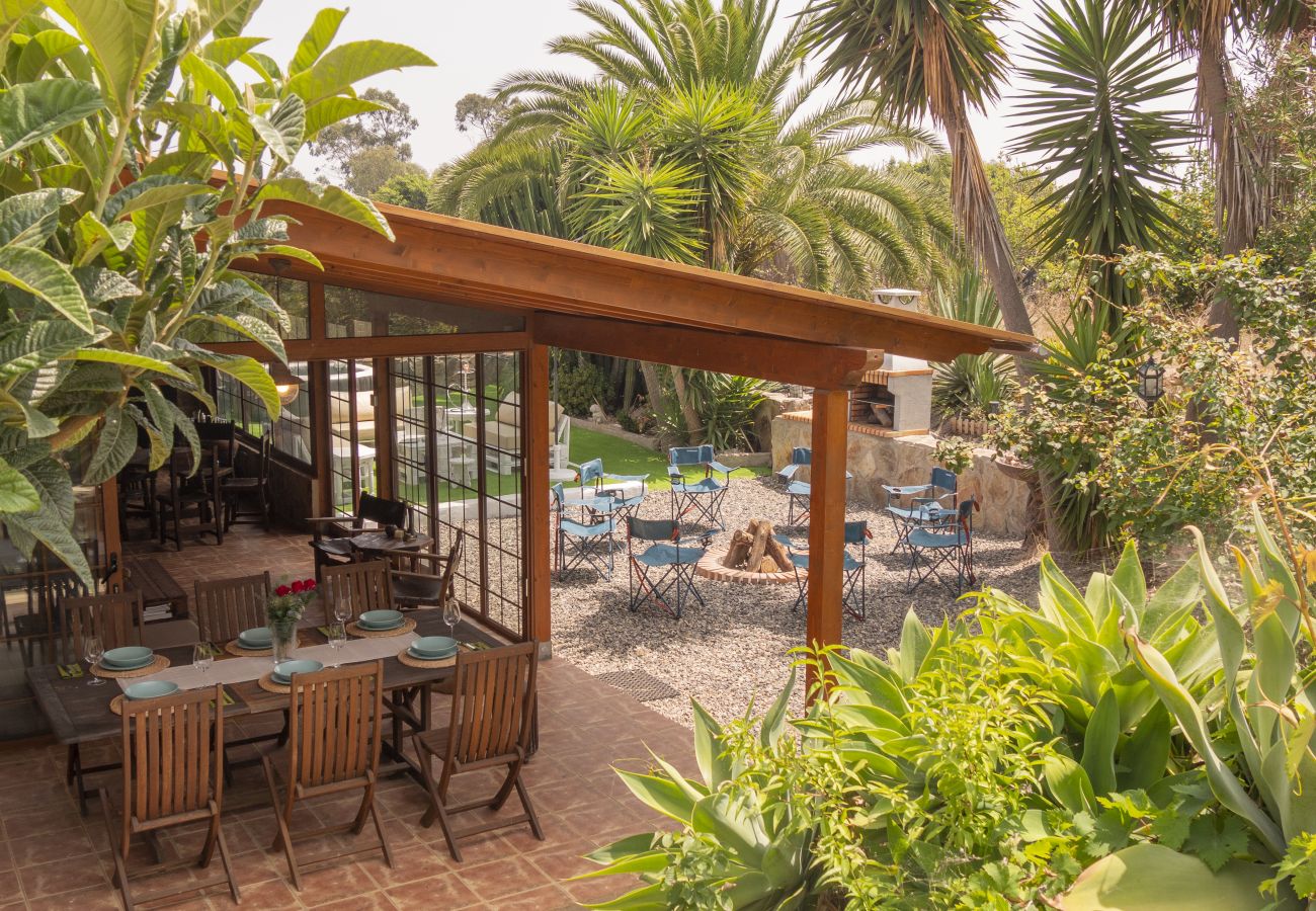 Casa en Santa María de Guía - 6BR Fire House Sanctuary-Terrace & Barbacue