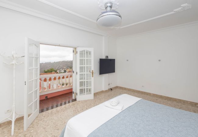 Casa en Arucas - 4BR Chalet El Romero-Private Pool, BBQ & Chill Casa en Arucas - 4BR Chalet El Romero-Private Pool, BBQ & Chill