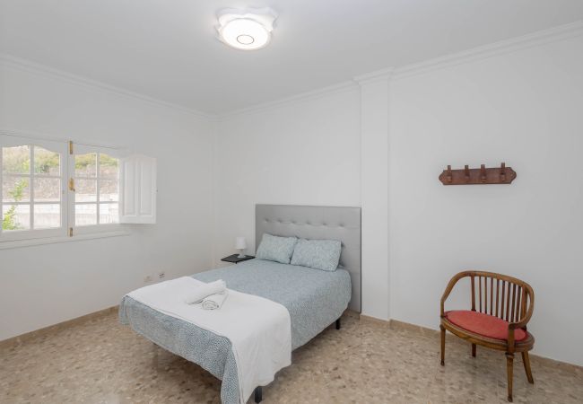 Casa en Arucas - 4BR Chalet El Romero-Private Pool, BBQ & Chill Casa en Arucas - 4BR Chalet El Romero-Private Pool, BBQ & Chill